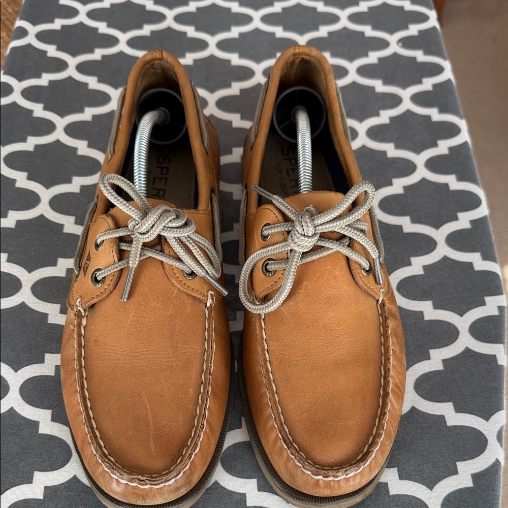 Sperry Men's Tan Leather 2-Eye Boat Shoes with Gray Laces